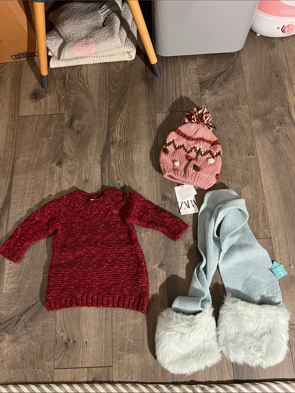 New girls 3 pcs winter sweater + hat + scarf size 6-9 mo
